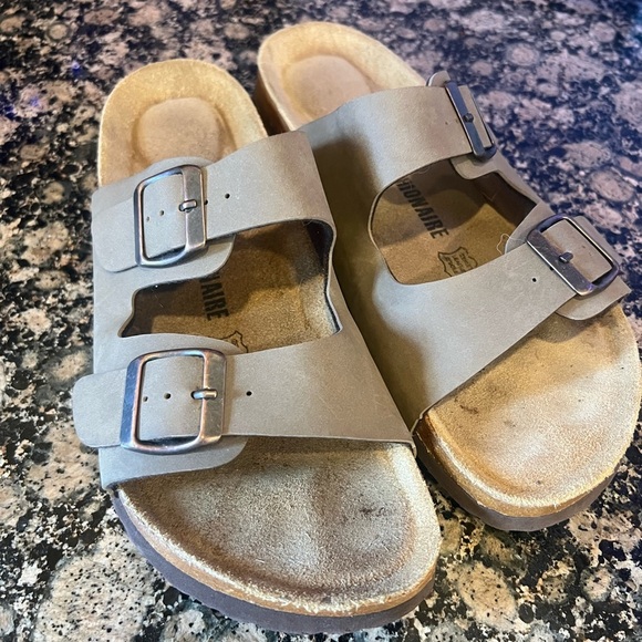 Cushion, air, ladies, sandal size 8 1/2 excellent condition Tang colored - Picture 3 of 10